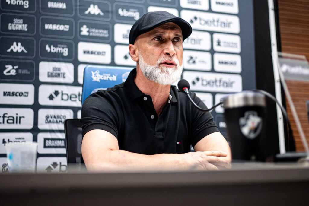 “nao-sou-treinador-de-desistir”:-veja-entrevista-de-alvaro-pacheco