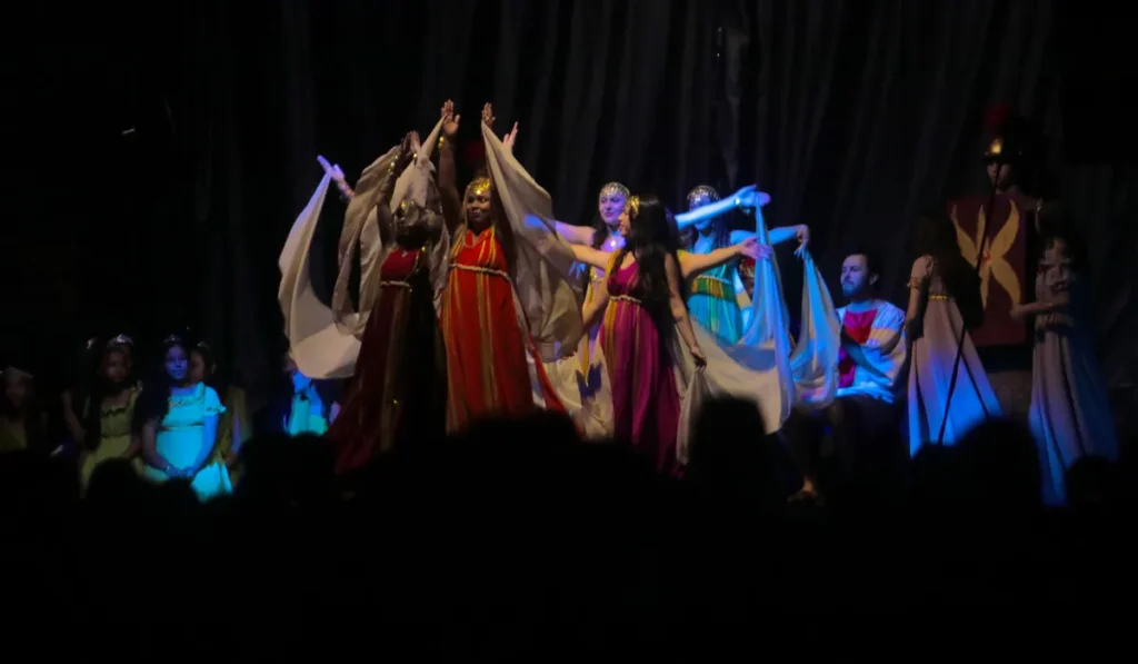 teatro-da-paixao-de-cristo-emociona-fieis-em-campinas