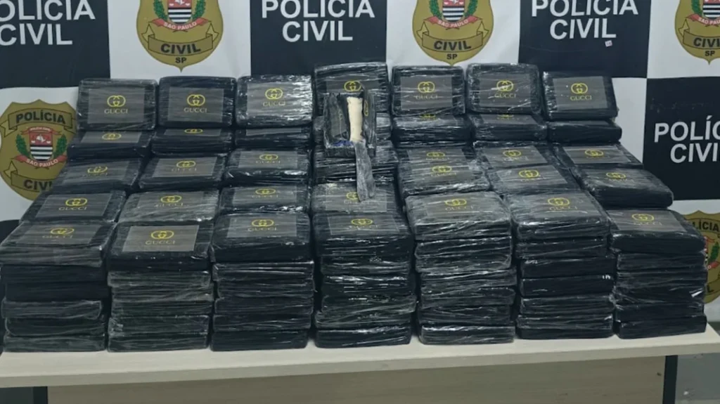 campinas:-dise-apreende-225-kg-de-cocaina-em-carreta-e-prende-motorista