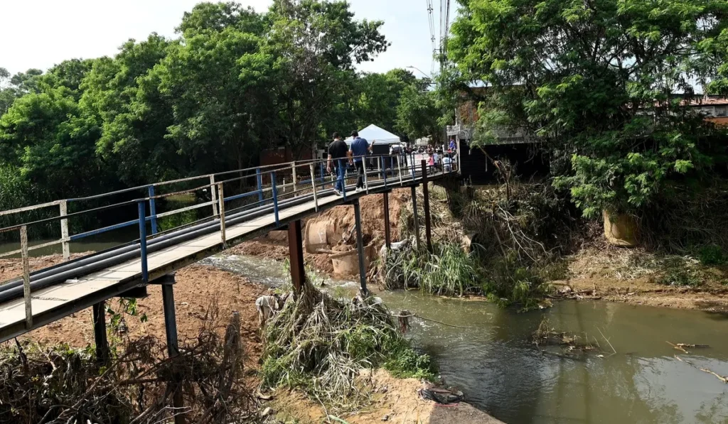 vice-prefeito-assina-ordem-de-servico-para-obras-de-ponte-na-estrada-do-felipao