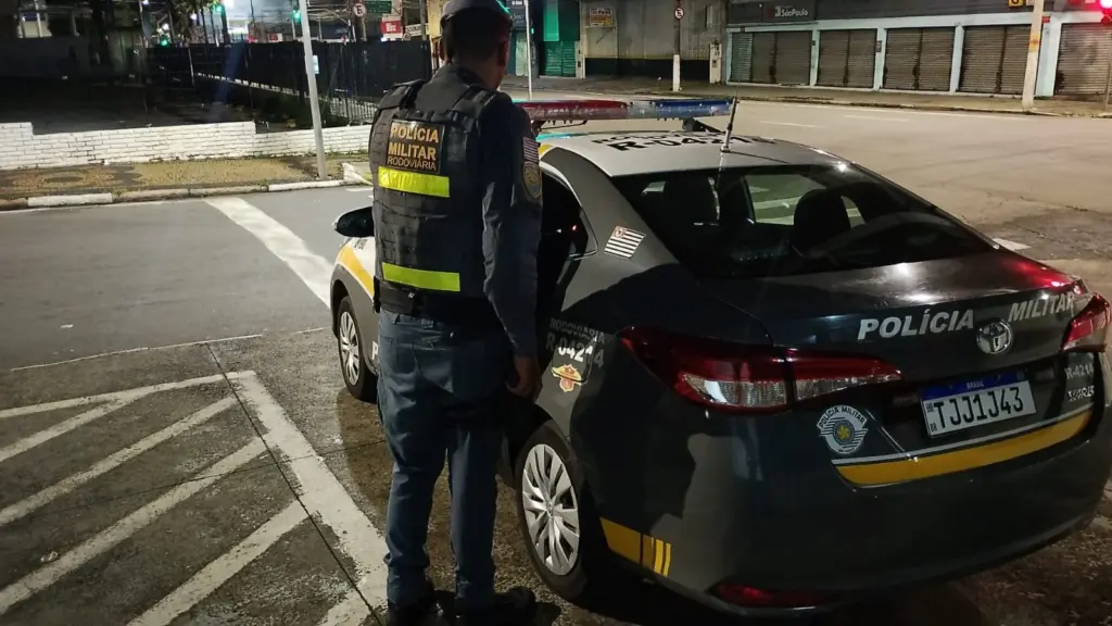 motorista-e-detido-por-embriaguez-e-esposa-por-desacato-durante-fiscalizacao-em-campinas