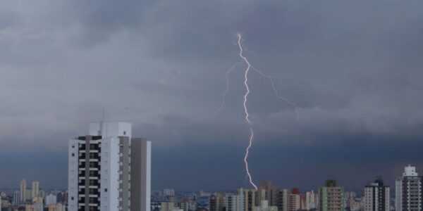 sao-paulo-tera-mais-chuvas-fortes-no-fim-da-tarde-desta-quinta-(15)