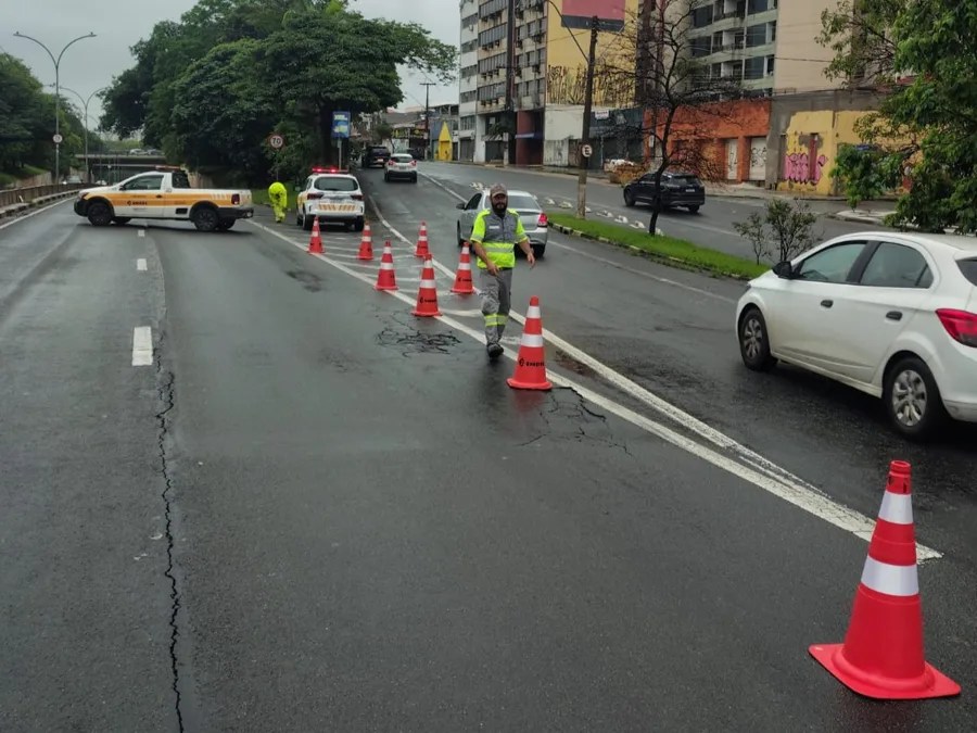 emdec-interdita-marcondes-salgado,-no-bosque,-em-funcao-do-volume-de-chuvas